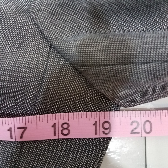 Tahari Gray Pant Suit 6P - Picture 15 of 16